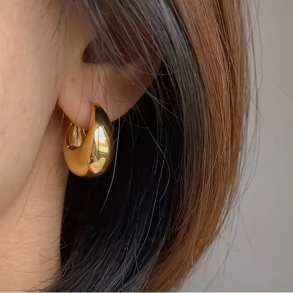 Chunky Hoop Earrings. New. - Picture 5 of 7